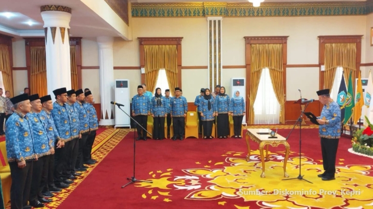 Dilantik Ansar, Dua Pejabat Eselon II Pemprov Kepri Bergeser ke Asisten