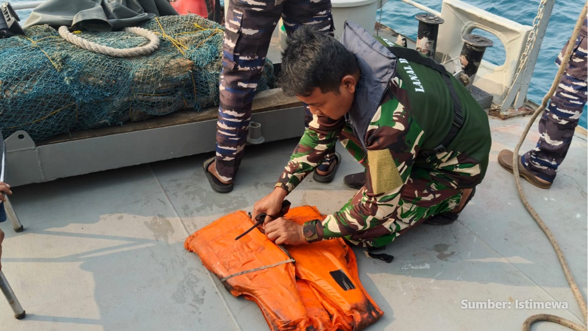 Life Jacket Ditemukan, Pencarian Delapan Orang di Selat Sunda Terus Berlanjut