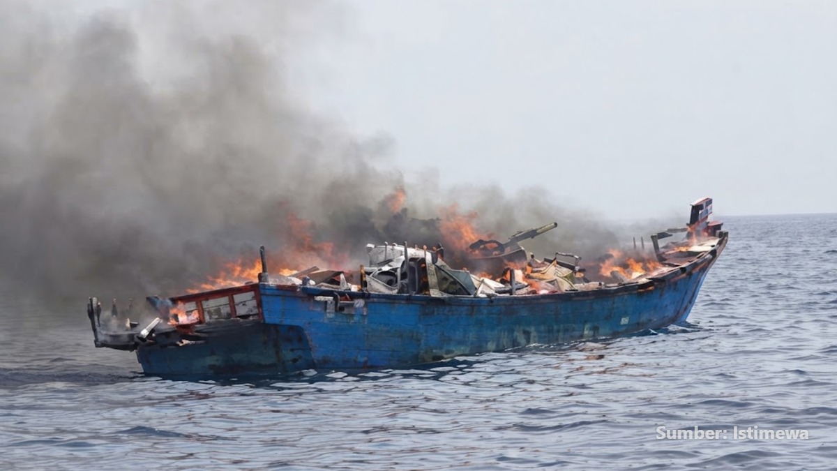 Kapal Pengangkut Sembako Terbakar di Perairan Tokong Palang Biru Anambas