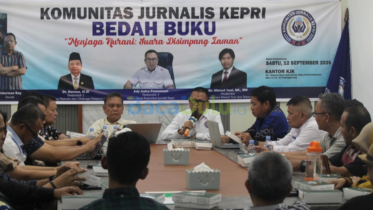 Darson Puji Karya Wartawan Senior Ridarman Bay, Bedah Buku Menjaga Nurani Bahas Moral di Era AI