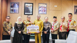 Penyerahan bantuan Rp500 juta untuk korban gempa Flores oleh Pemprov Kepri
