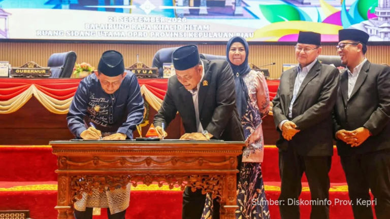 Penandatanganan perubahan APBD 2026 oleh Gubernur dan DPRD Kepri