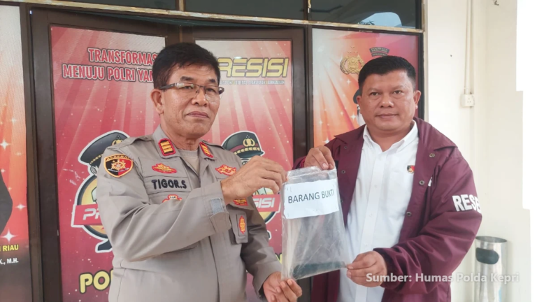 Polisi memeriksa warung Tanjung Buntung, Batam, terkait dugaan curas