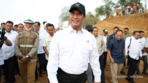 Menteri Pertanian, Andi Amran Sulaiman saat kunjungan kerja di Bone, Sulawesi Selatan