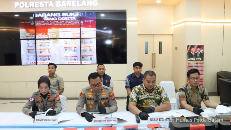 Polisi menggerebek jaringan pembuatan SIM C palsu di Batam