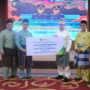 Foto menunjukkan Bupati Iskandarsyah memaparkan program BPJS untuk pekerja rentan di desa Karimun