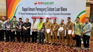 Bupati Bintan Roby Kurniawan di ballroom Menara Dang Merdu, Pekanbaru, saat RUPSLB BRK Syariah