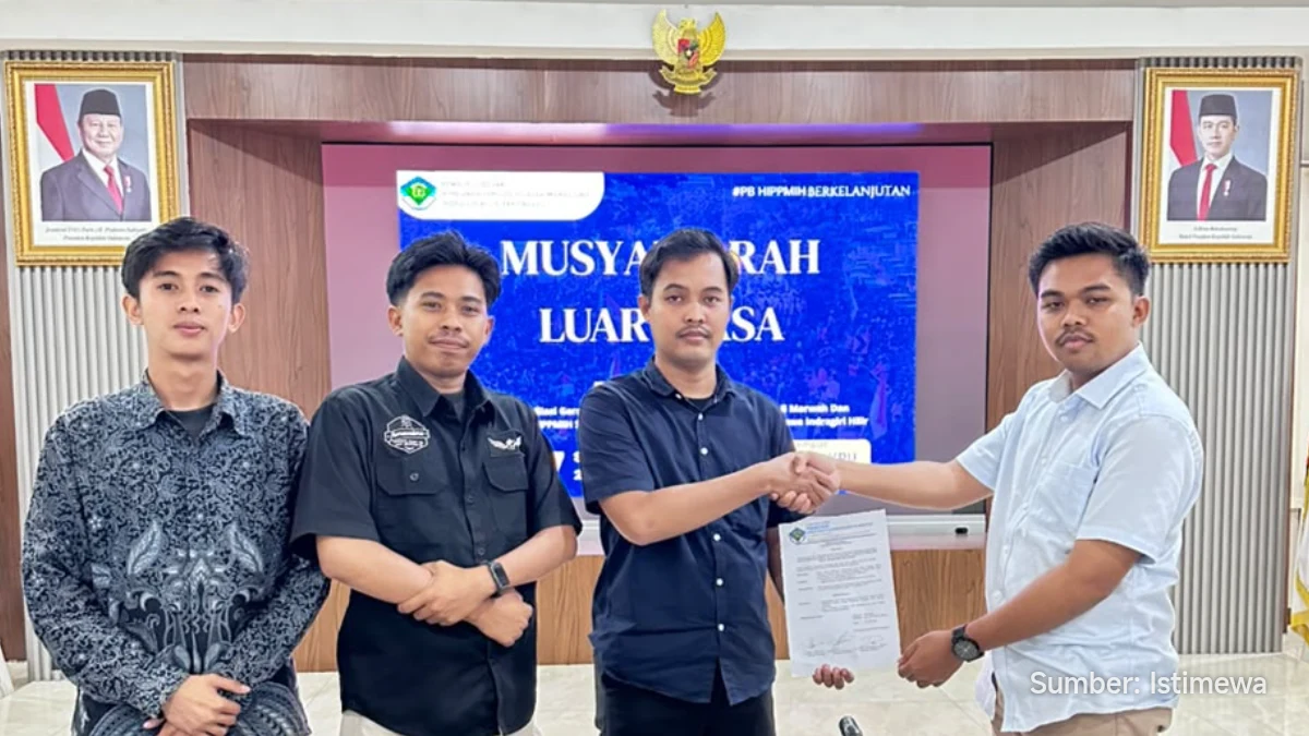 Hadi Surya Pratama menerima jabatan ketua PB HIPPMIH di Aula KPU Riau
