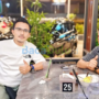 Jemi Permana, Syahbandar Anambas, berdiri di pelabuhan Tarempa