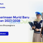 Petugas Polda Kepri berbicara kepada siswa SMP tentang pendaftaran SPMB di Batam