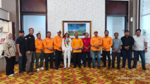Sumaya, atlet teqball Riau, tiba di Bandara Sultan Syarif Kasim II Pekanbaru