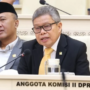 Taufan Pawe berbicara di rapat Komisi II DPR RI di Senayan