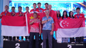 Tim Terjun Payung Polri menerima medali emas dan perak di kompetisi indoor skydiving Bogor