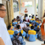 Wakil Gubernur Kepri Nyanyang Haris Pratamura memeriksa kelas di koridor SMKN 8 Batam