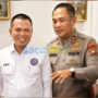 Ady Indra Pawennari dan Irjen Pol Asep Safrudin berpose bersama di foto