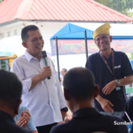 Gubernur Ansar Ahmad berbicara di Kedai Makan Nonafa, Pulau Penyengat