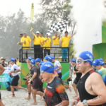 Gubernur Ansar Ahmad dan Bupati Roby Kurniawan di acara triathlon internasional di Lagoi Bay