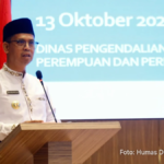 Bupati Iskandarsyah memimpin upacara Hari Jadi ke-27 di Lapangan Kantor Bupati Karimun