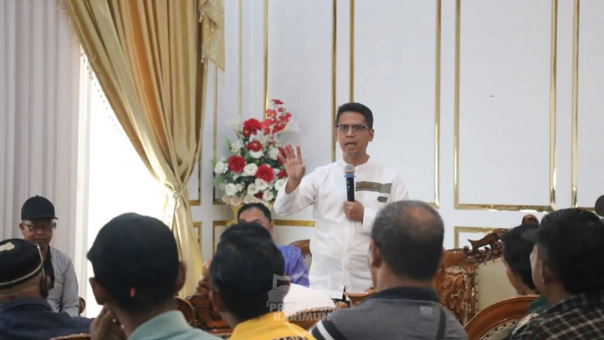 Bupati Karimun Iskandarsyah memberi peringatan kepada perusahaan tambang pasir di Teluk Radang