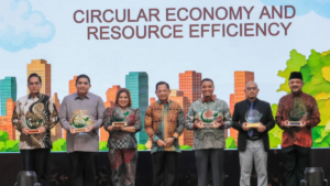 Bupati Roby Kurniawan menerima Silver Award IMT-GT Green City di Medan