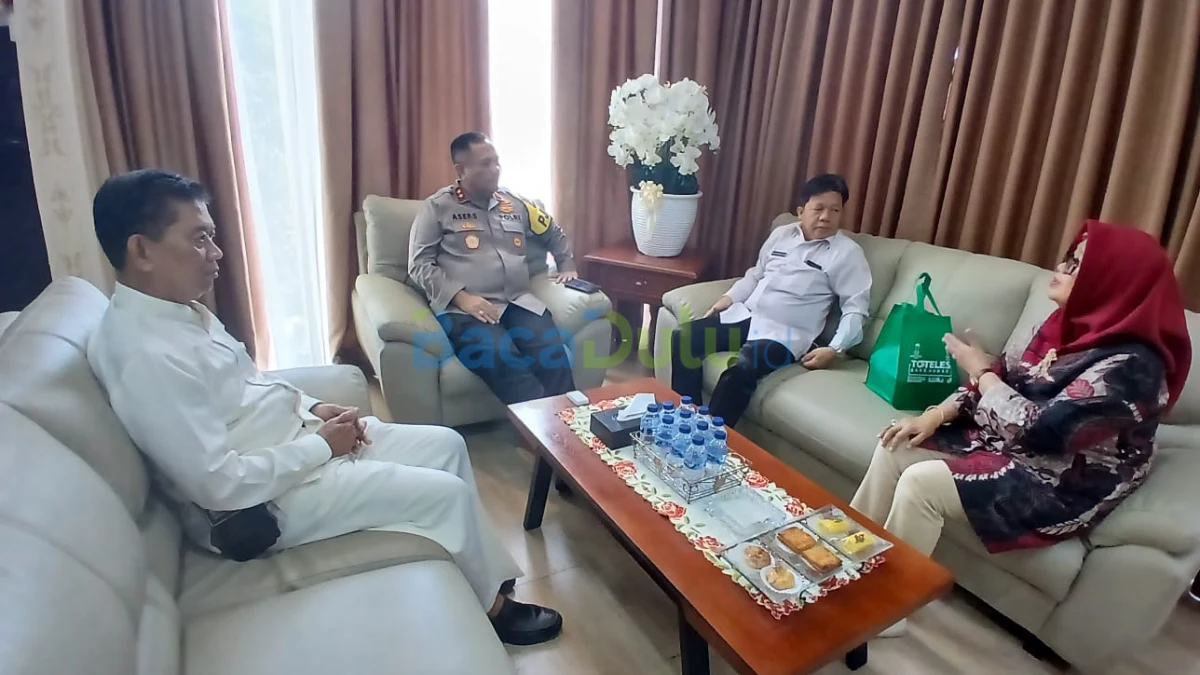 Daeng Syafar memberikan ucapan terima kasih kepada Irjen Pol Asep Safrudin di Kepri