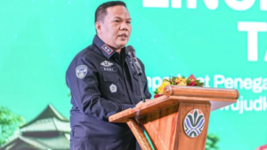 Dodi Kurniawan berbicara di forum ahli lingkungan hidup di Bintan