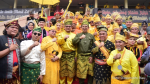 Fadli Zon menghentakkan Cokmar LAMR saat membuka arak-arakan di Pekanbaru