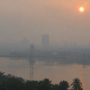 Forecaster BMKG Indah DN menjelaskan peta hotspot Sumatera di kantor
