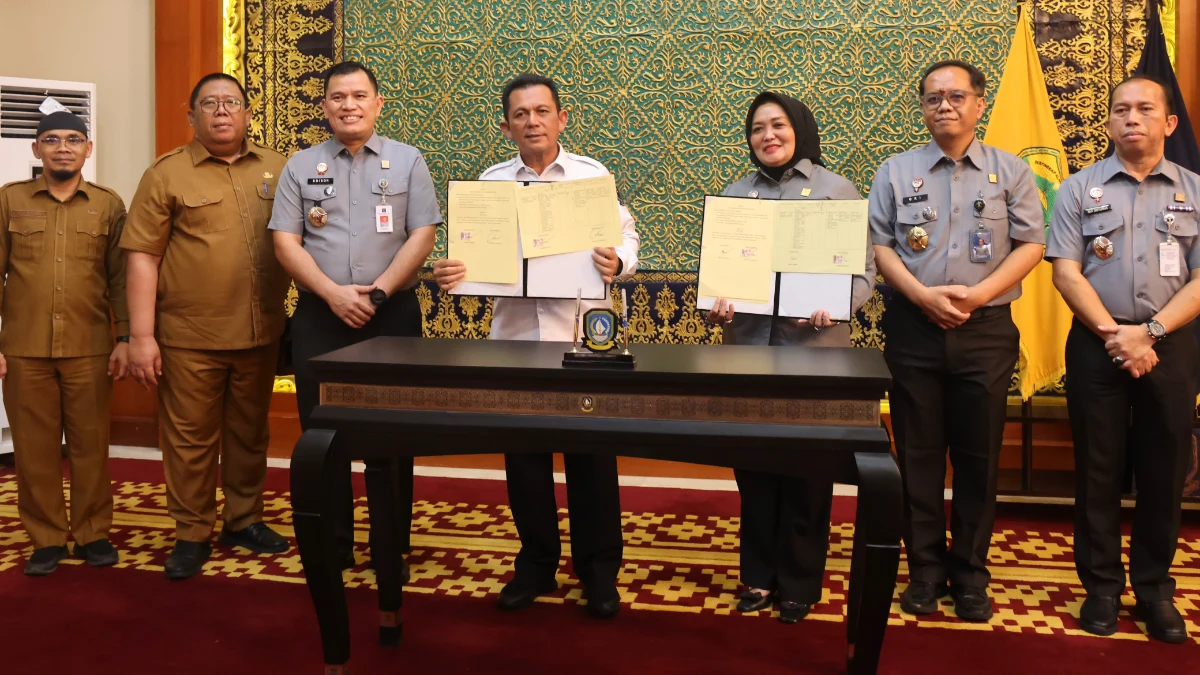 Gubernur Ansar Ahmad berbicara di Gedung Daerah Tanjungpinang saat audiensi