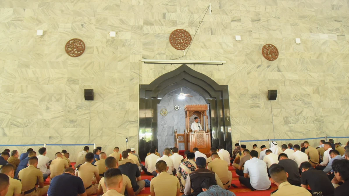 Gubernur Ansar Ahmad menerima penghargaan Kartika Pamong Praja Madya di IPDN