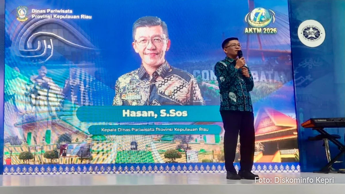 Hasan membuka Batam Travel Mart di Mega Mall Batam Centre