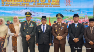 Upacara HUT ke-81 TNI di Lapangan Tugu Sirih, Tanjungpinang dengan pasukan militer dan aparat