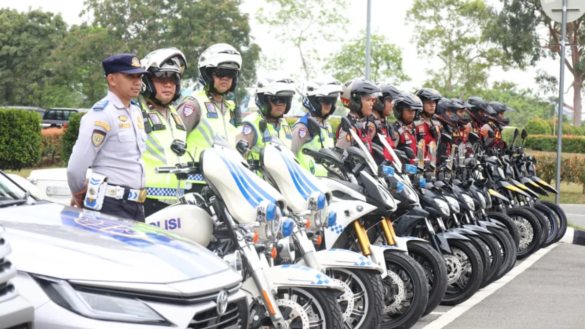 Kapolda Kepri Irjen Pol Suhendri memimpin apel pasukan di Lapangan Bhayangkara Batam