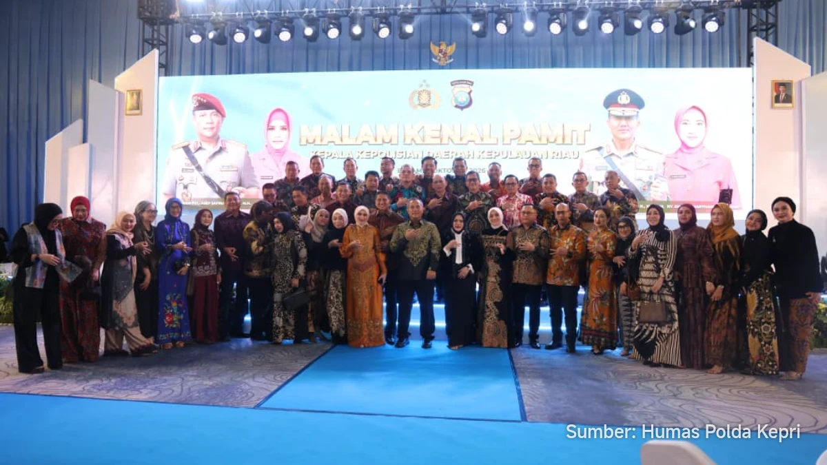 Irjen Pol Suhendri berbicara tentang keamanan di Grand Ballroom Radisson Hotel Batam