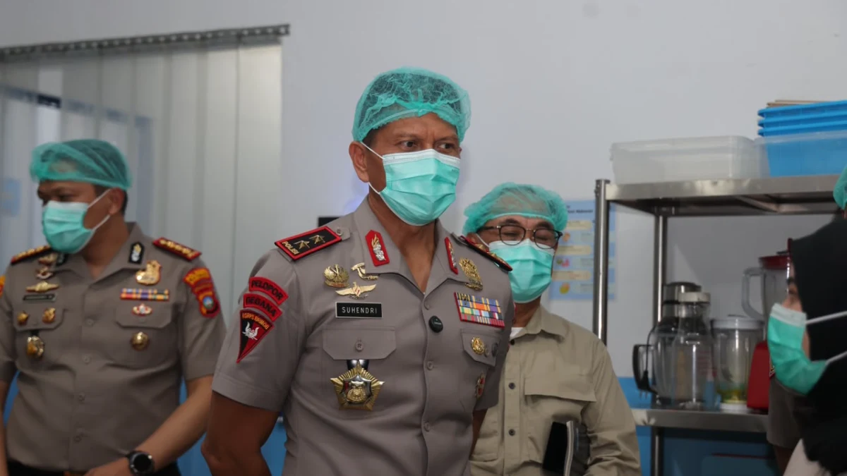 Kapolda Kepri Irjen Pol. Suhendri berbicara di SPPG Baloi Permai, Batam