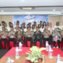 Irjen Pol Suhendri menutup pelatihan bahasa Inggris floor supervisor di hotel Beverly, Batam