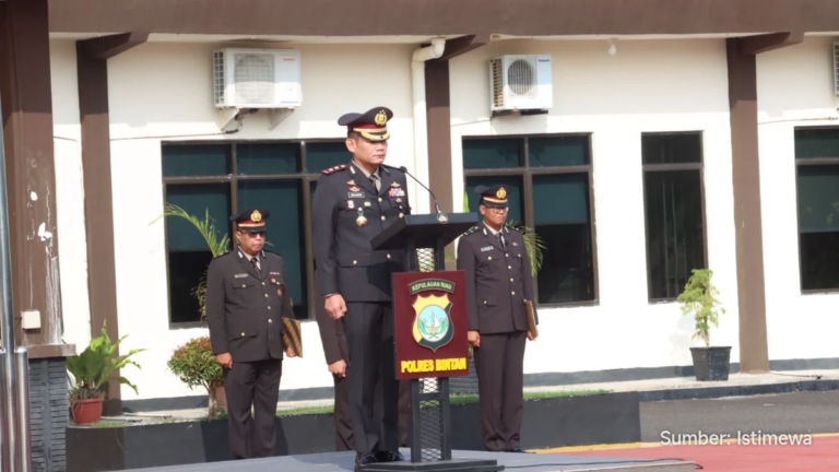 Kapolres Bintan AKBP Argya Satrya Bhawana memimpin upacara Pancasila di lapangan Polres