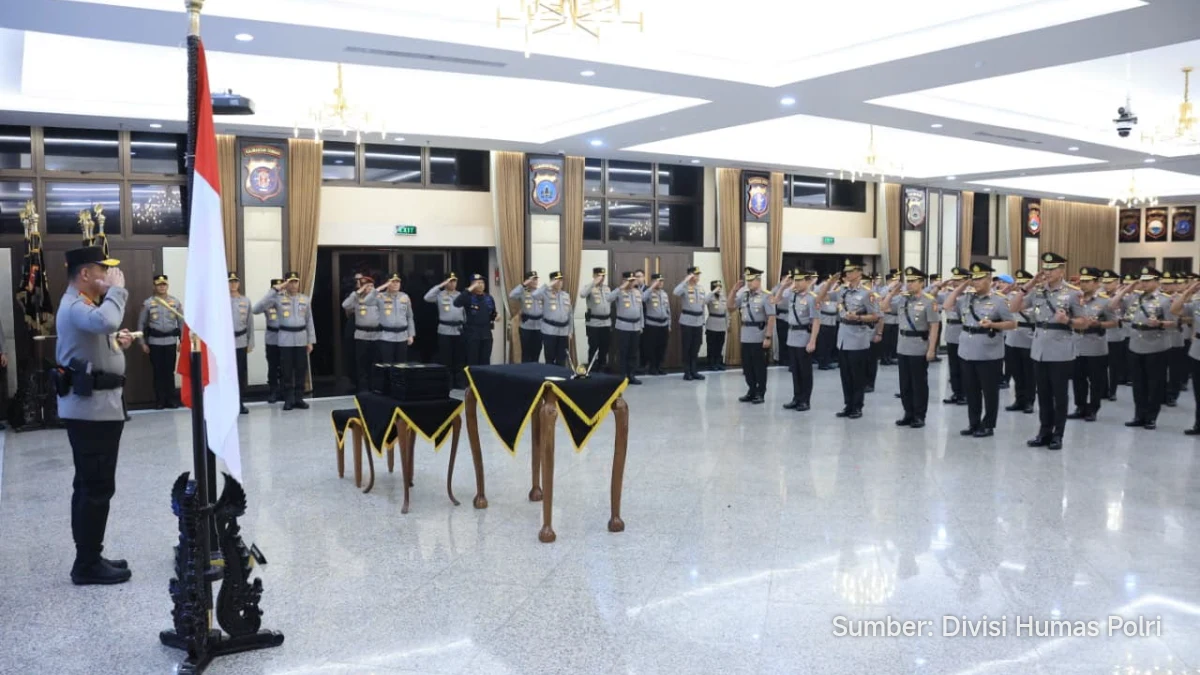 Kapolri Jenderal Suyudi Ario Seto memimpin upacara pelantikan di Mabes Polri Jakarta