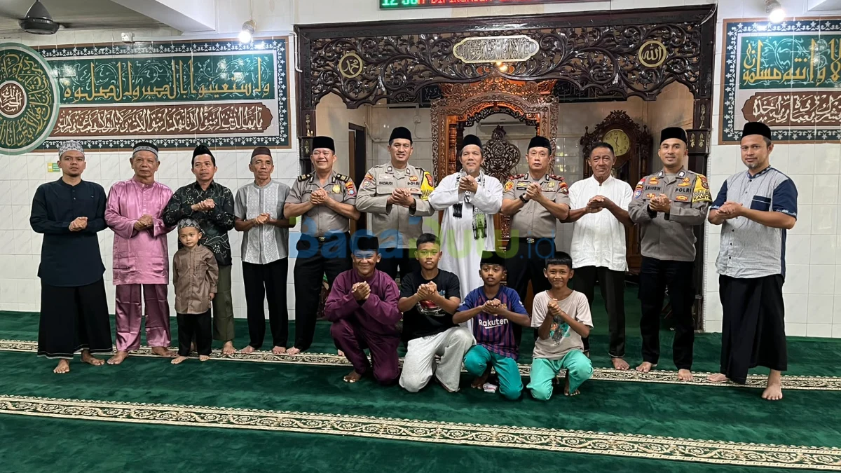 Polisi memimpin Jumat Keliling di Masjid Al-Hidayah, Tanjungpinang