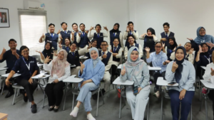 Hafizha Rahmadhani mengapresiasi fasilitas Politeknik Bintan Cakrawala saat campus tour