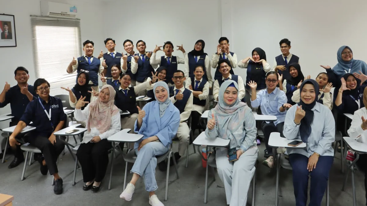 Hafizha Rahmadhani mengapresiasi fasilitas Politeknik Bintan Cakrawala saat campus tour