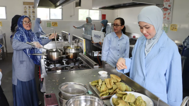 Hafizha Rahmadhani memimpin pelatihan kuliner di Politeknik Bintan Cakrawala