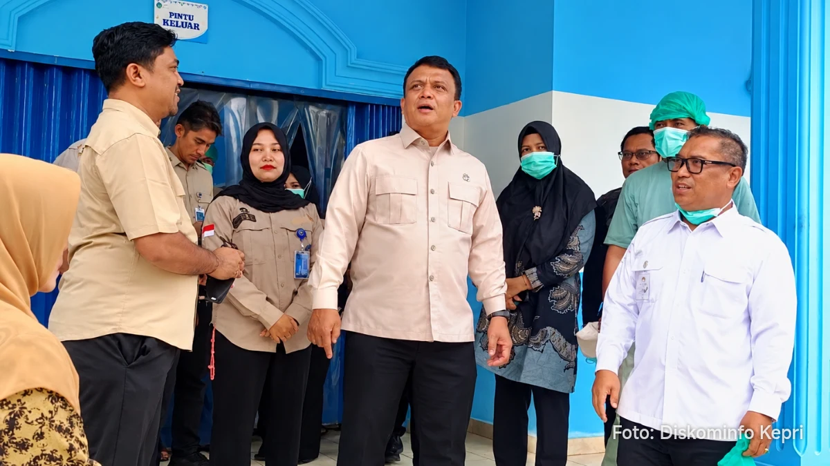 Mayjen Trenggono inspecting two MBG kitchens in Batam, Indonesia