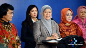 Menteri Meutya Hafid berbicara di konferensi pers tentang keamanan anak online