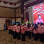 Nenny Nyanyang menerima pelantikan Ketua IWSS Kepri di aula Tanjungpinang