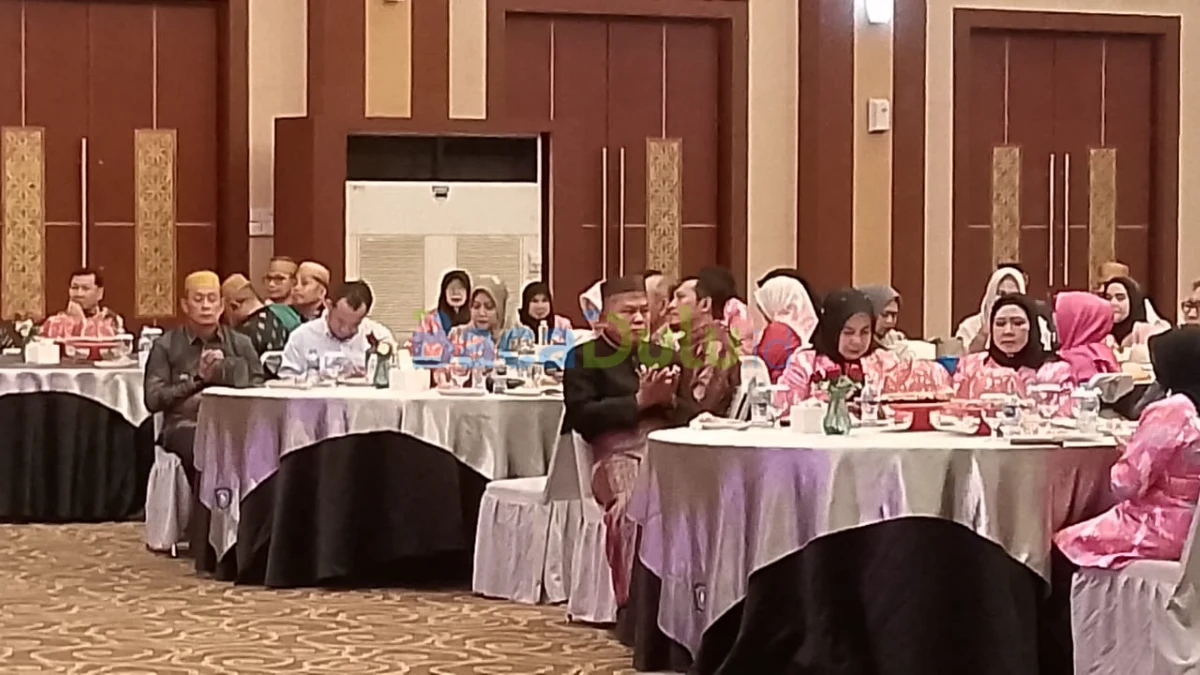 Nenny Dwiyanna Nyanyang menerima pelantikan Ketua IWSS Kepri di aula