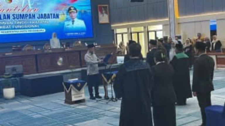 Wali Kota Pekanbaru Agung Nugroho melantik pejabat baru di Tenayan Raya