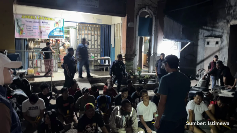 Petugas Ditresnarkoba Polda Kepri mengamankan 29 orang di Batam