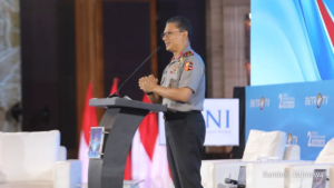 Petugas kepolisian melakukan penindakan premanisme dan pungli di Jakarta