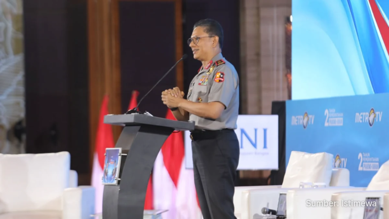 Petugas kepolisian melakukan penindakan premanisme dan pungli di Jakarta